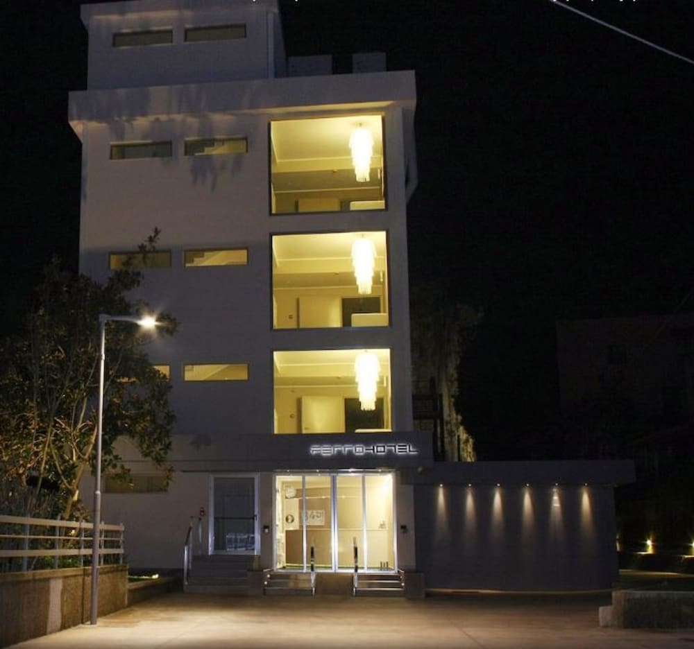 Фото отеля 1