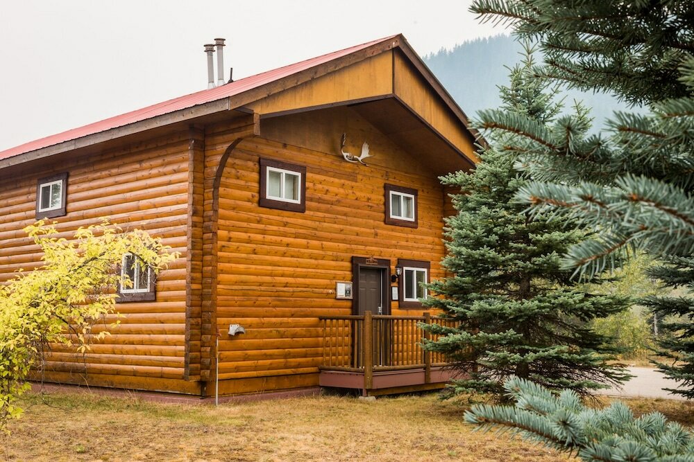 Фото Glacier House Resort