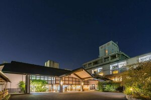 Гостиница Satoyu Mukashibanashi Yuzanso Ryokan в Оцу
