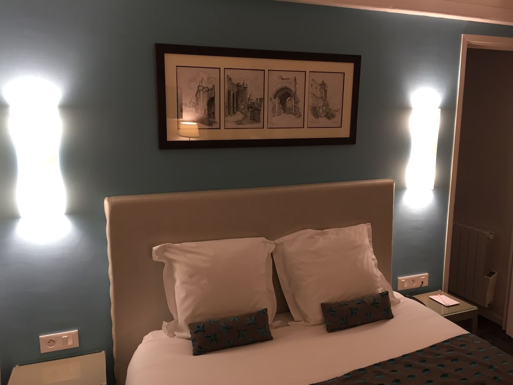 Фото Hôtel du Pont Vieux