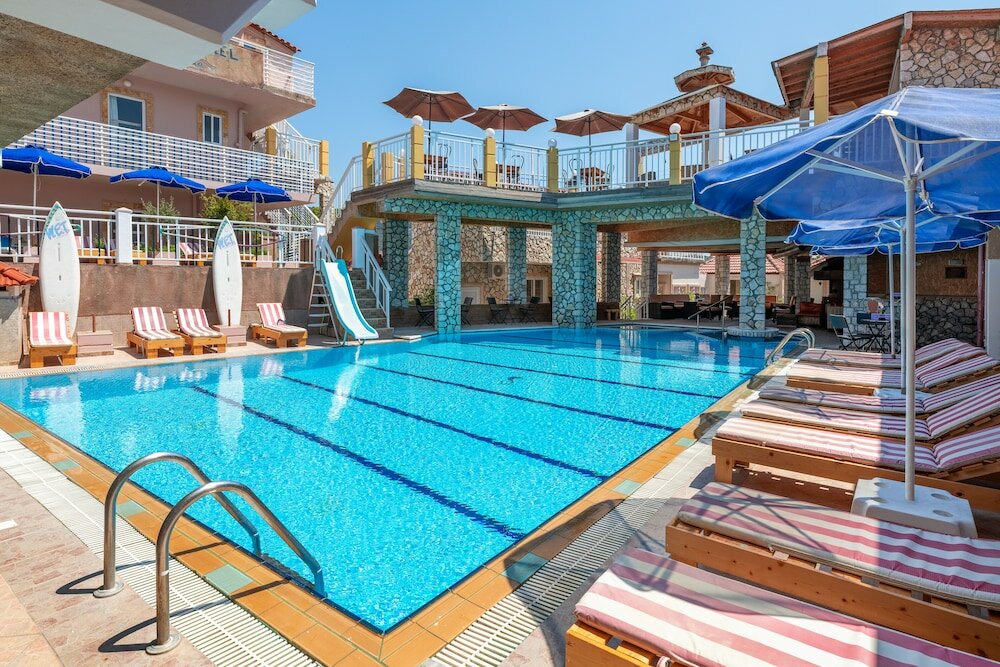 Фото Marietta Hotel & Apartments