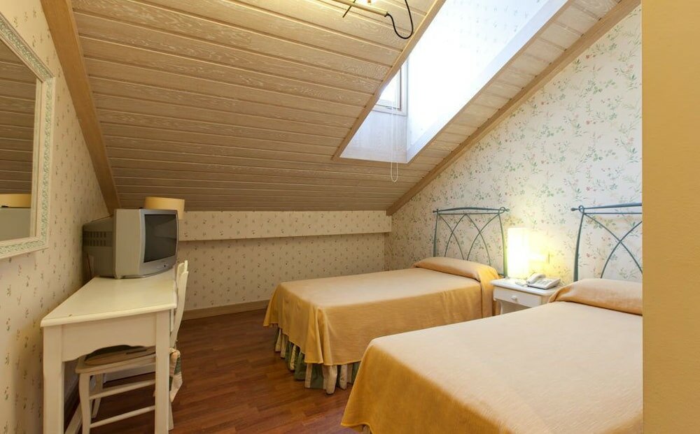 Фото Hotel Azofra