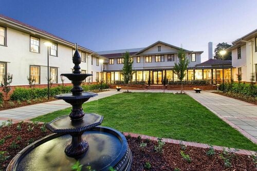 Внешний вид отеля Hotel Kurrajong Canberra в Южном Канберре, фото 1