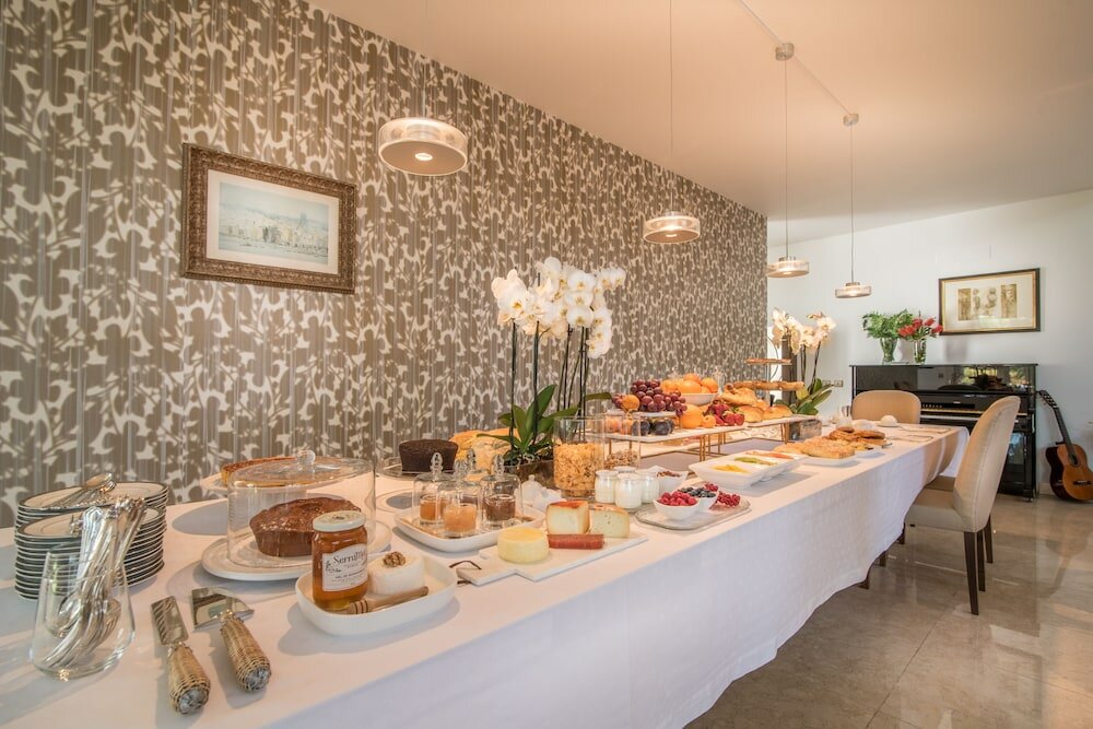 Фото Villa Orange Charm Guesthouse