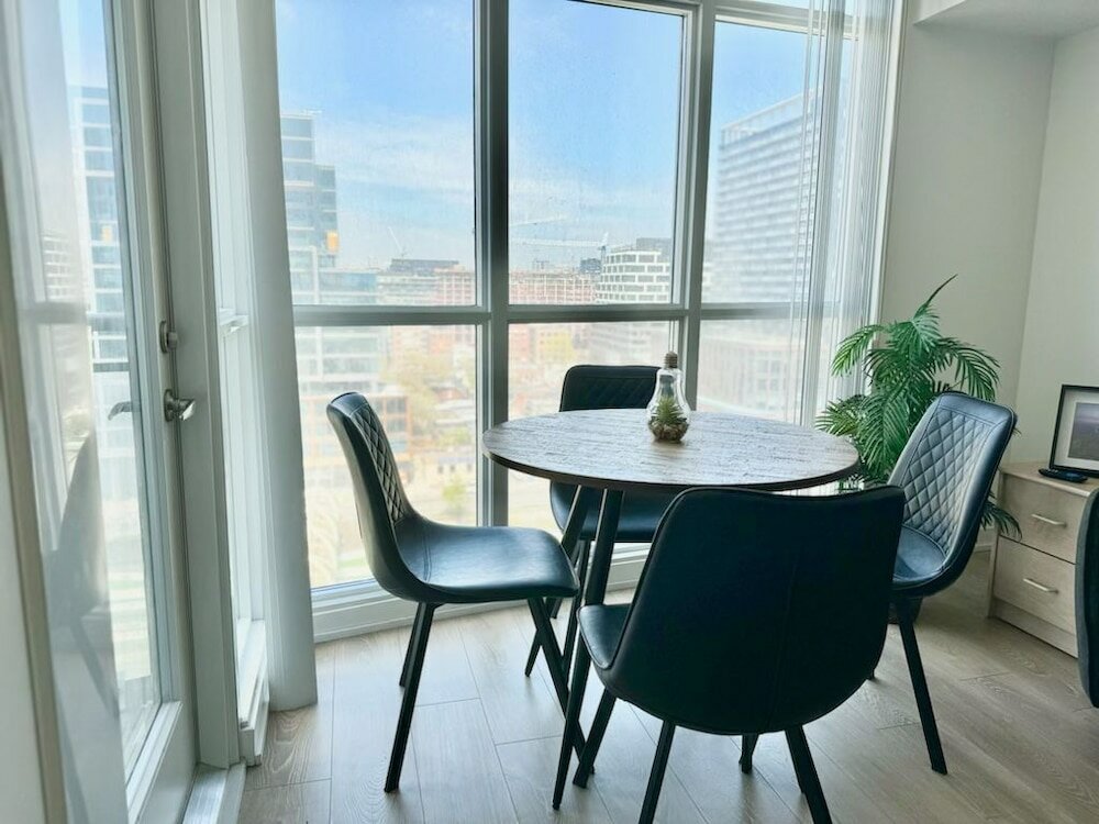 Фото Beautiful Serviced Hotel with Lake Views