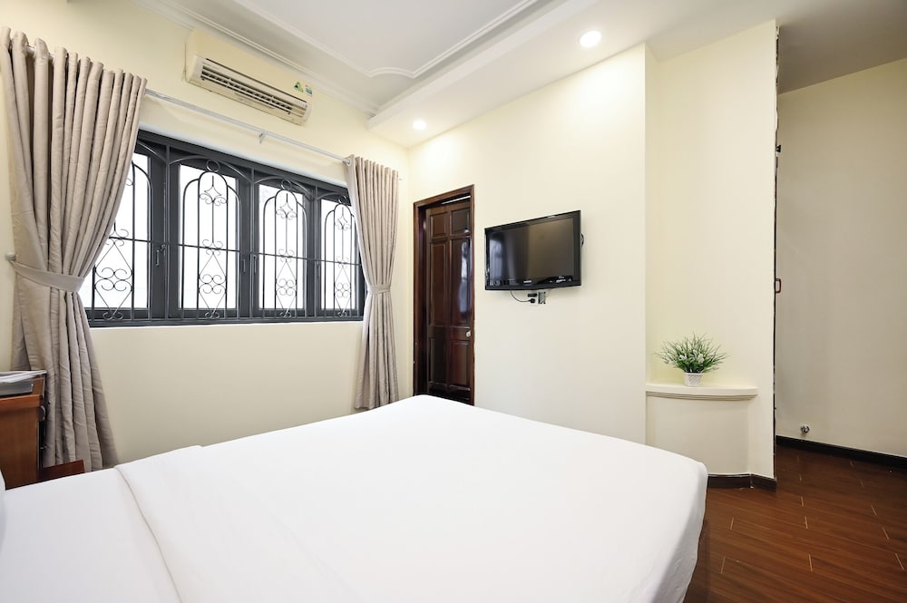 Фото Red Sun Airport Saigon Hotel