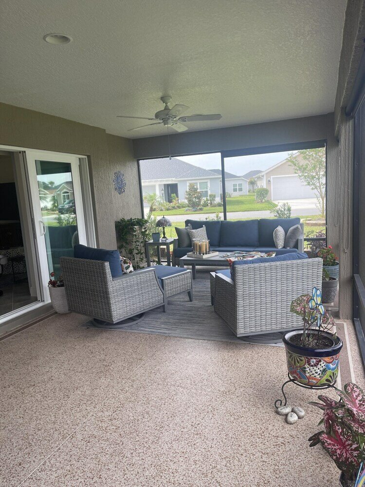 Фото Designer Home In Saint Catherine