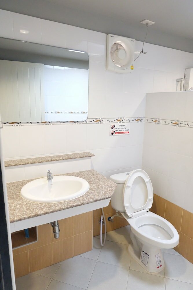 Фото Warm Well Hostel Kanchanaburi