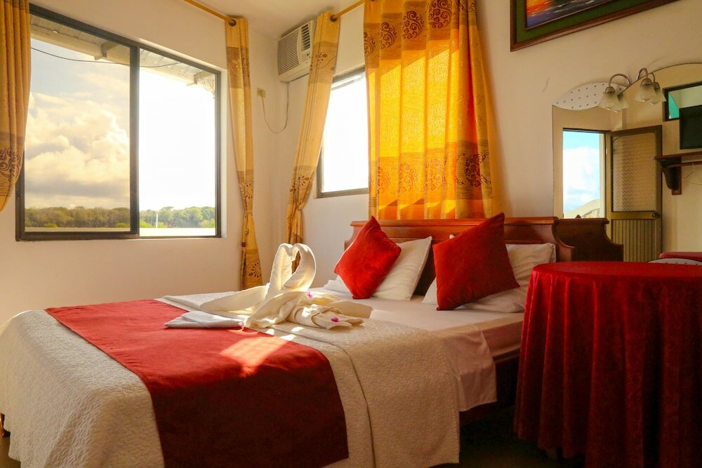 Фото Hostal Sir Francis Drake