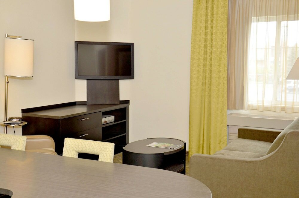 Фото Sonesta Simply Suites Detroit Warren