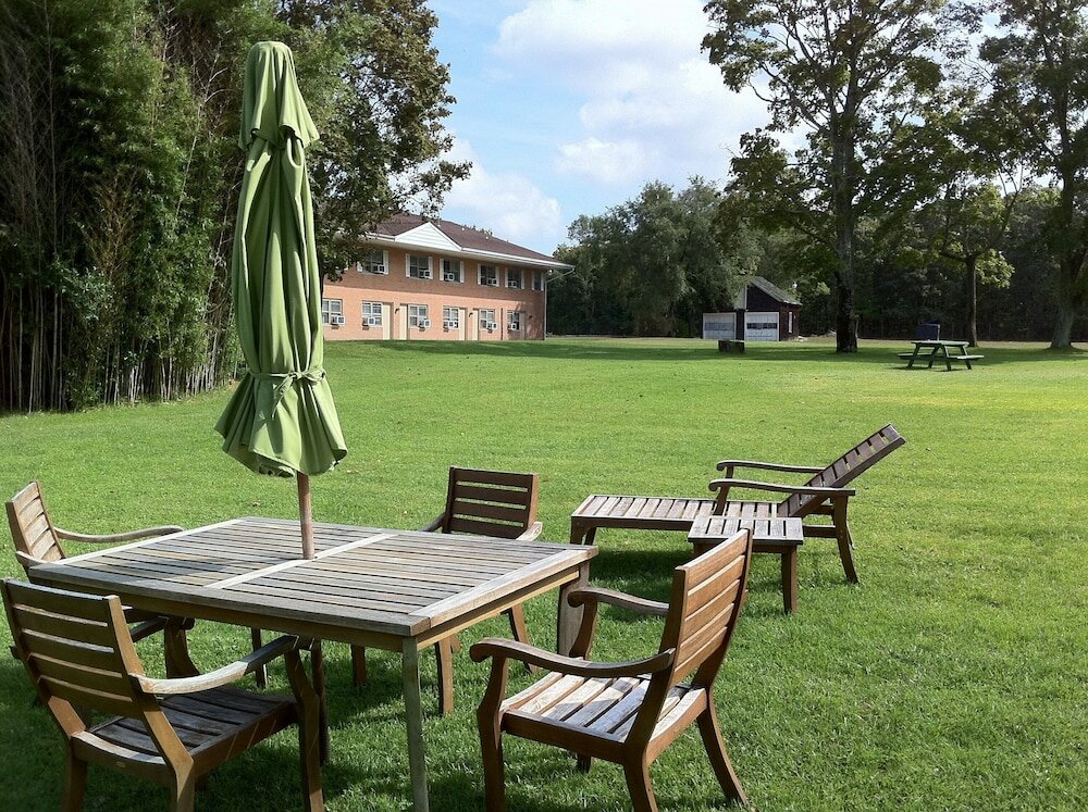 Фото Budget Host East End Hotel in Riverhead