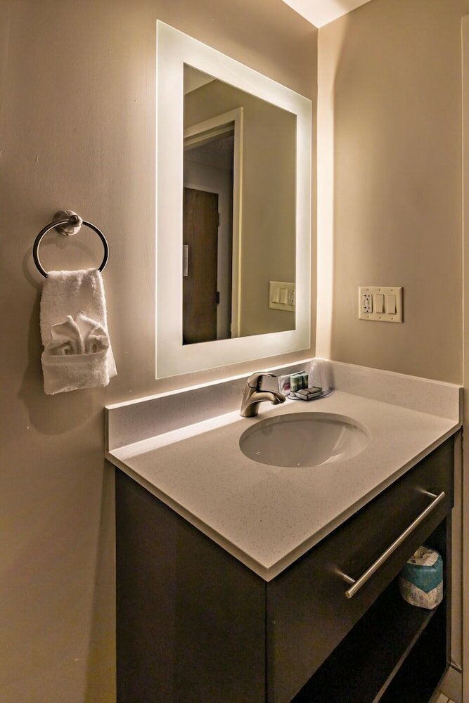 Фото English Inn of Charlottesville