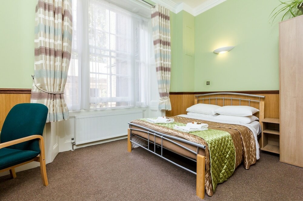 Фото Gower House Hotel