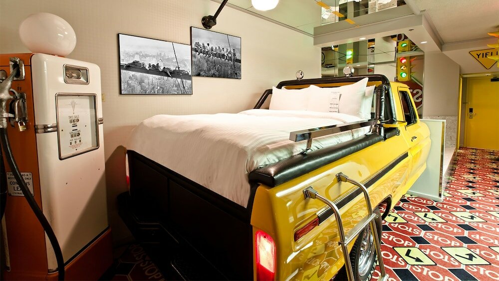 Фото Fantasyland Hotel