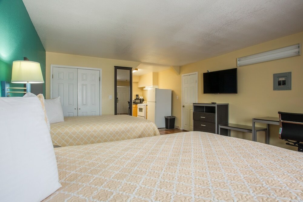 Фото Pinn Road Inn and Suites