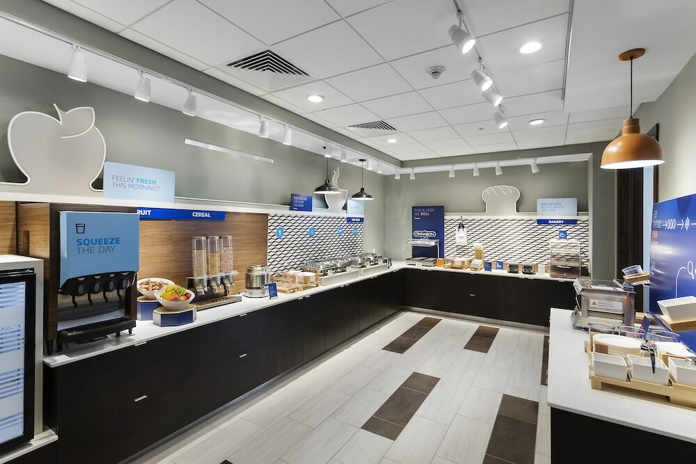 Фото Holiday Inn Express & Suites West Des Moines - Jordan Creek, an Ihg Hotel