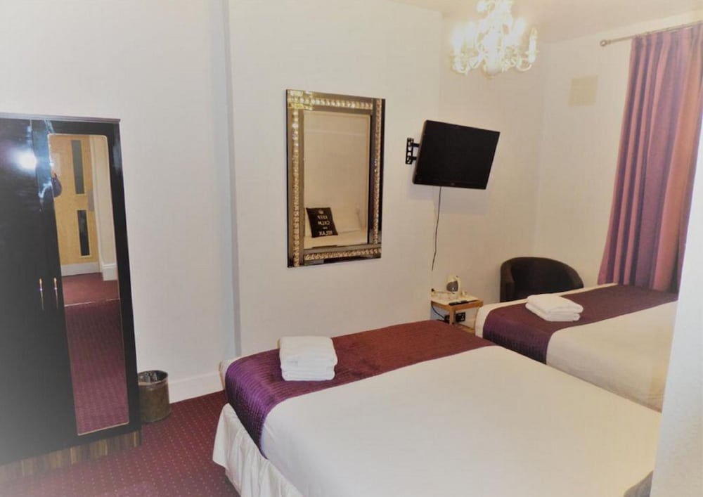 Фото Lancaster Court Hotel