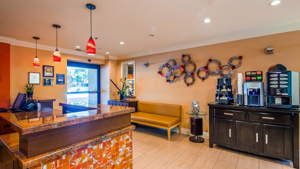 Фото Best Western Plus Airport Plaza