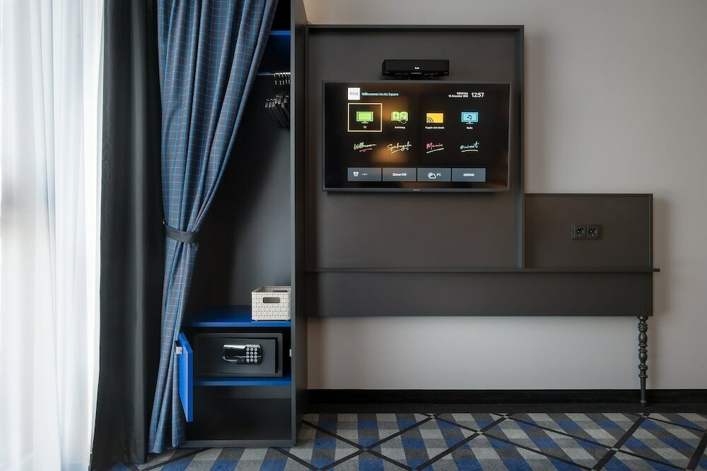 Фото The niu Square