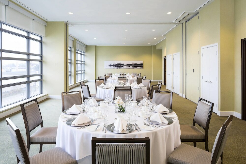 Фото The Westin Wall Centre, Vancouver Airport