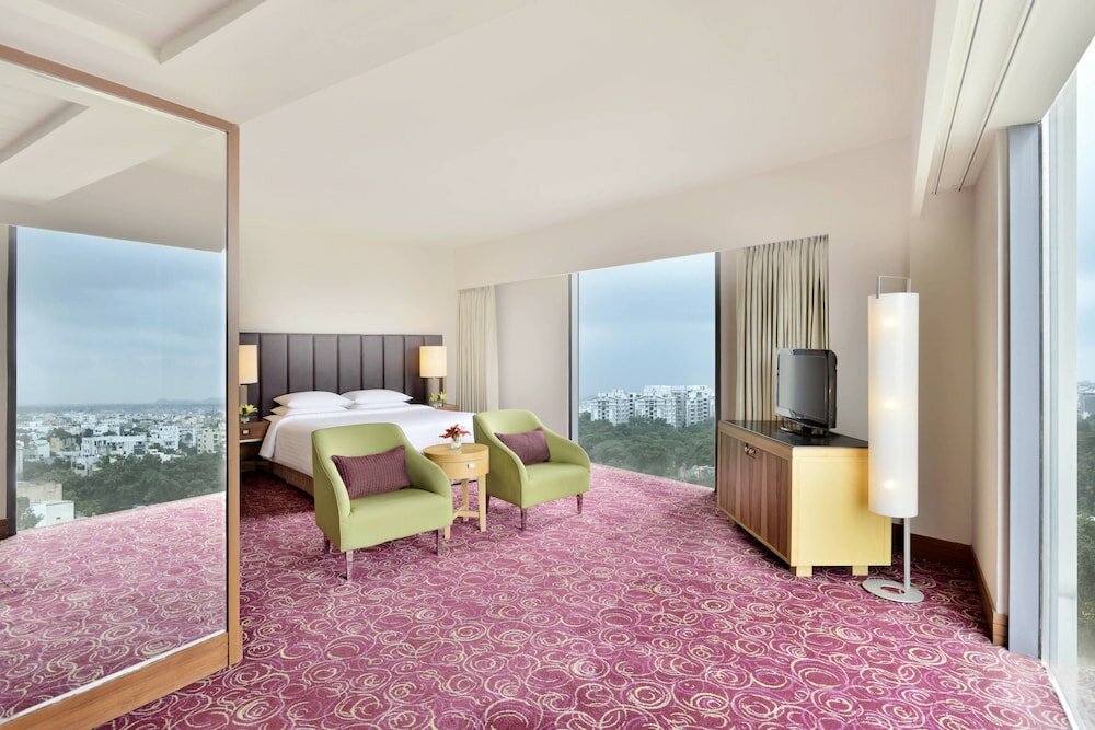 Фото Courtyard Hyderabad by Marriott