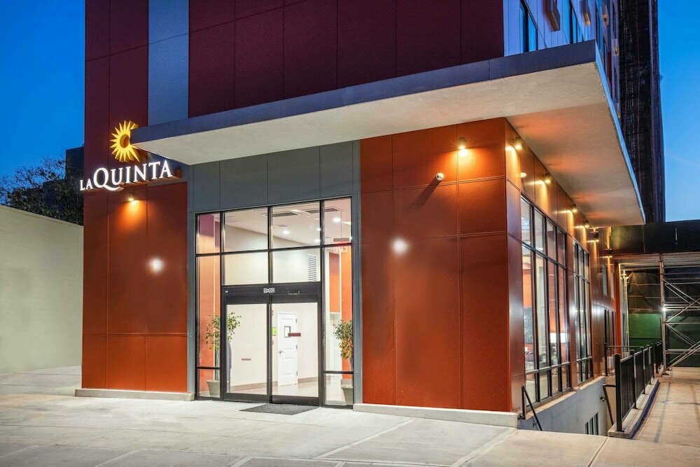 Hotel La Quinta Inn and Suites by Wyndham Long Island City, New York, photo