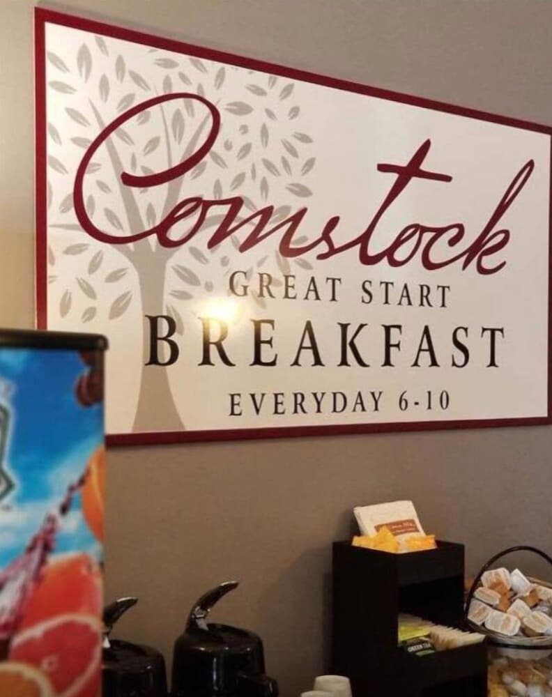 Фото Comstock Inn and Conference Center