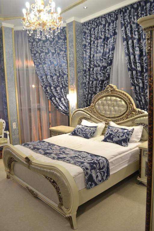 Фото Golden House