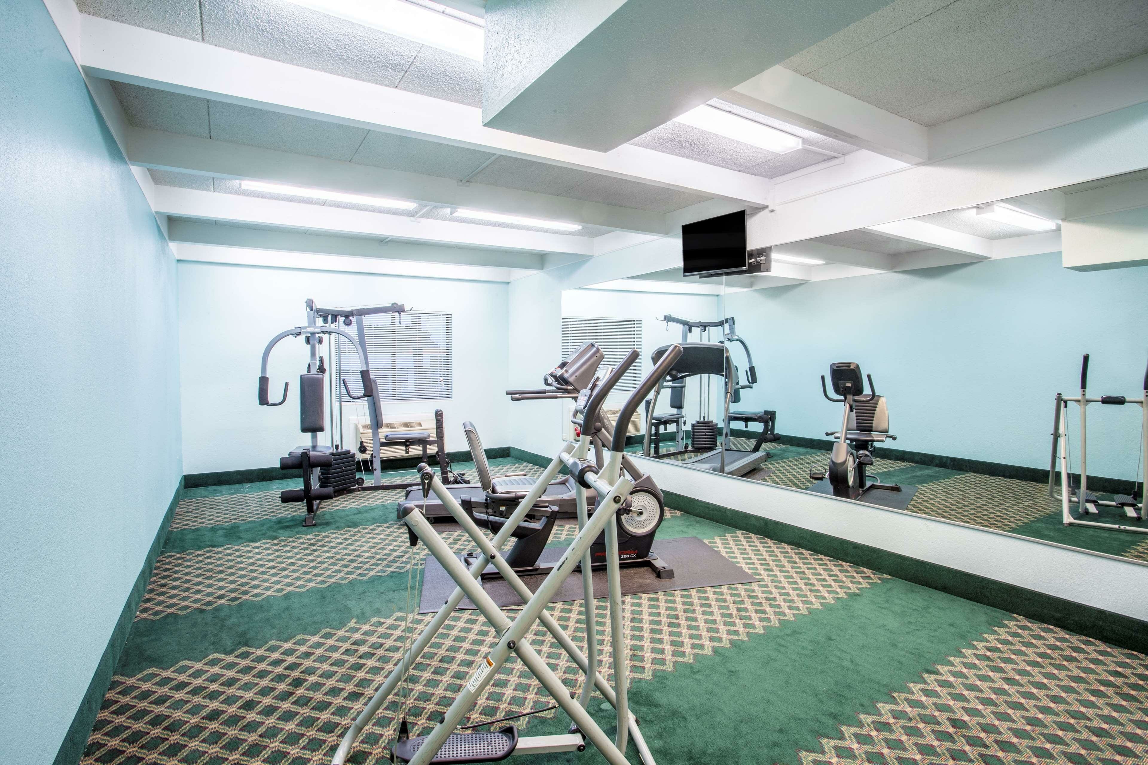 Фото Days Inn by Wyndham Columbia I-70