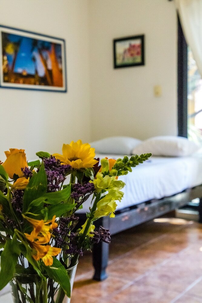 Фото Moonshine Hotel