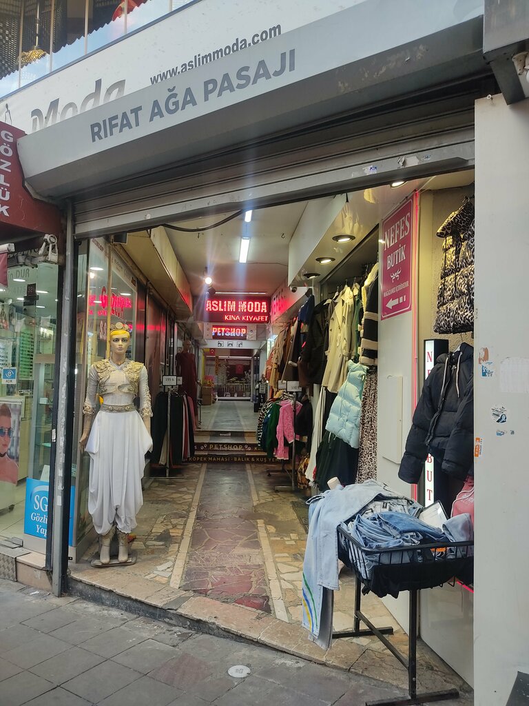 Evening dresses salon Aslim Shalwar, Istanbul, photo