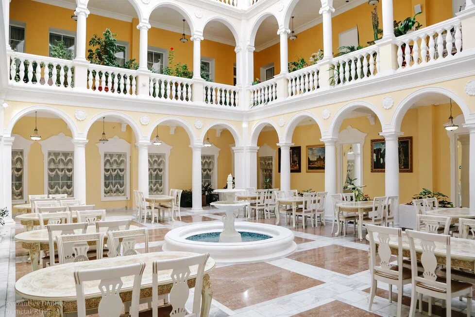 Restaurant Svoi, Yalta, photo