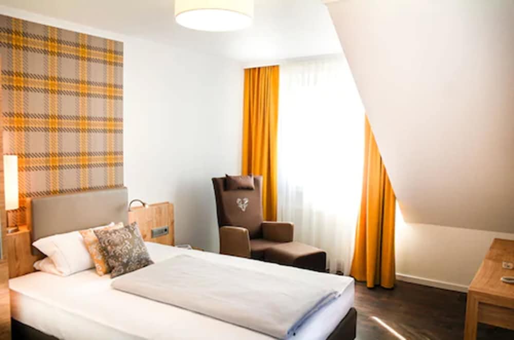 Фото Landidyll Hotel Gasthof zum Freden