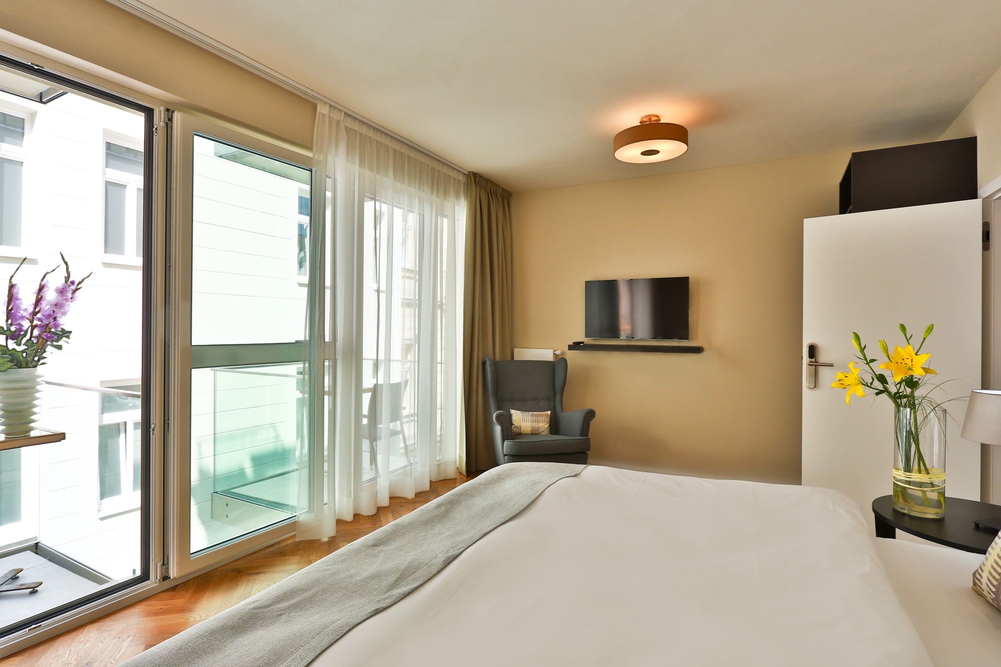 Фото James Hotel & Apartments