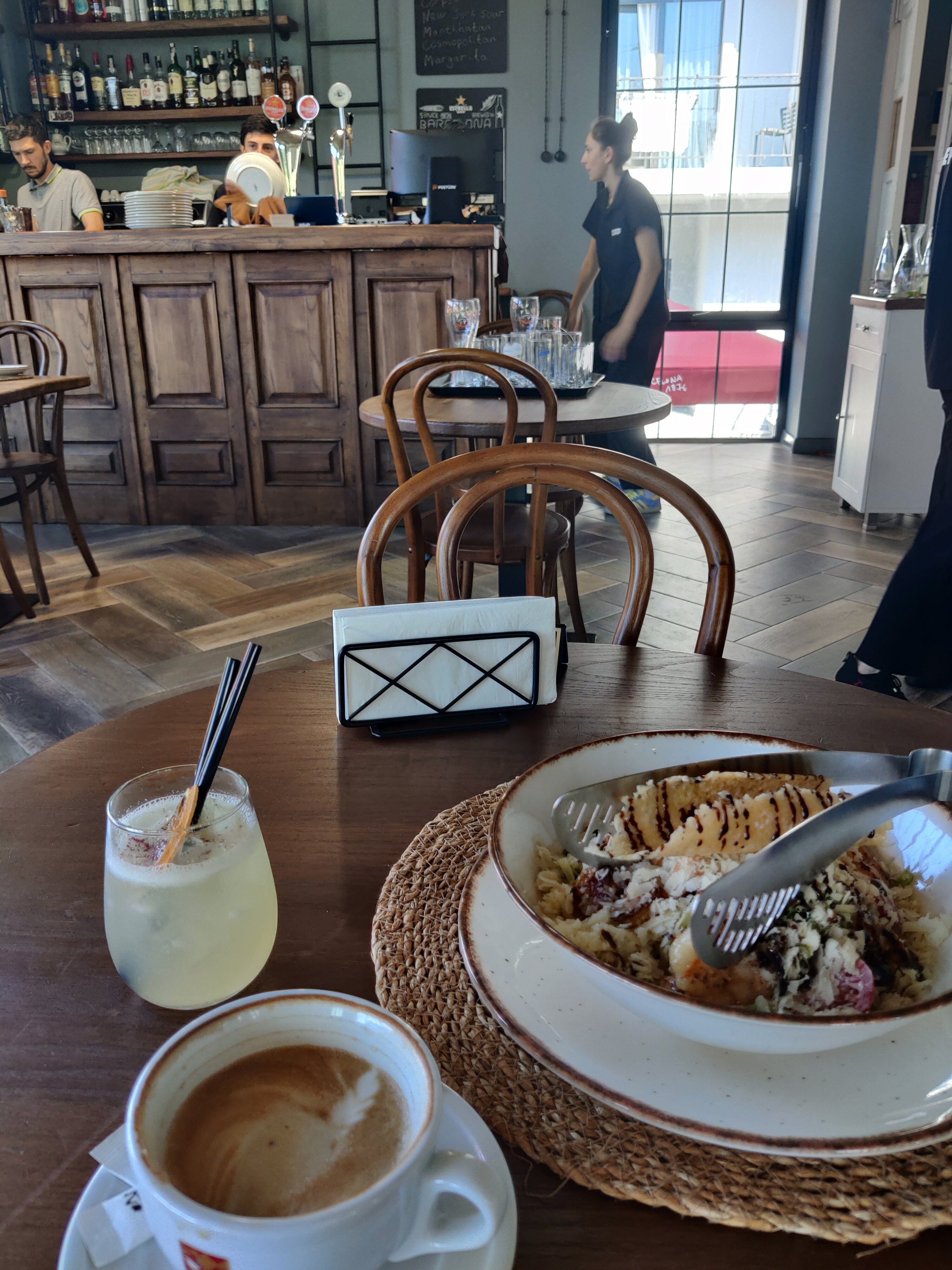 Фото Level Up Hotel & Restaurant