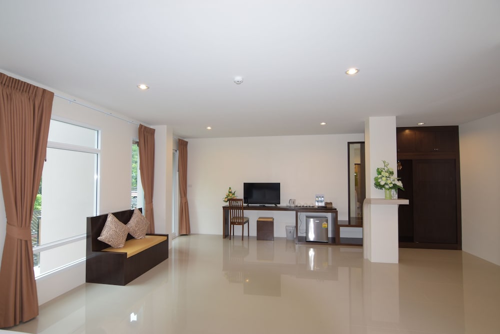 Фото Peak Boutique City Hotel