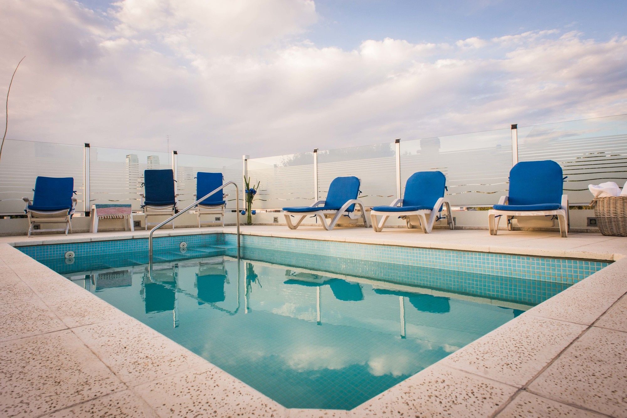 Фото Soho Luxury Suites