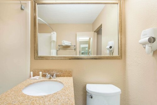 Гостиница Howard Johnson by Wyndham Historic Lake Charles в Лейк-Чарльзе