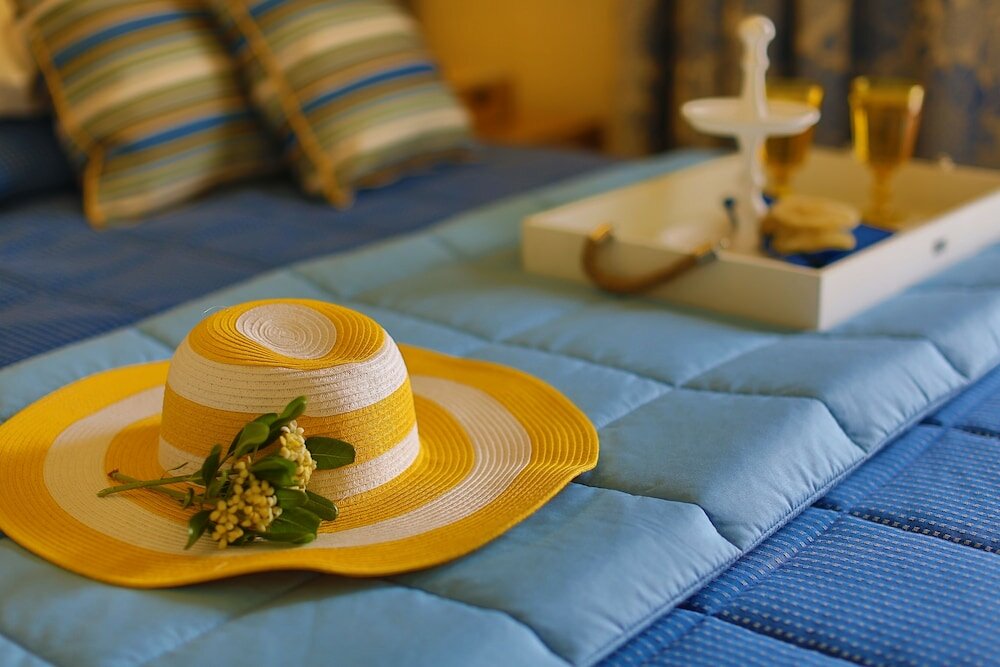 Фото Dolphin Bay Hotel