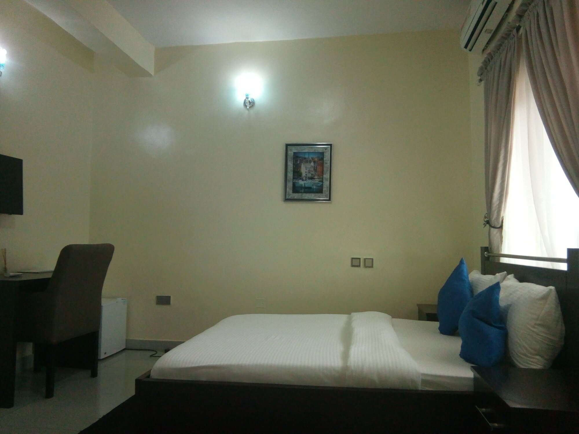 Фото Peacock Apartments and Suites