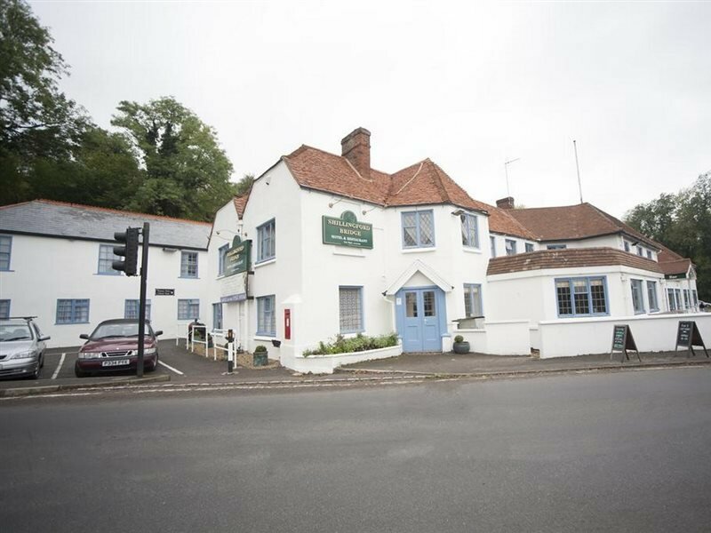Фото Shillingford Bridge Hotel