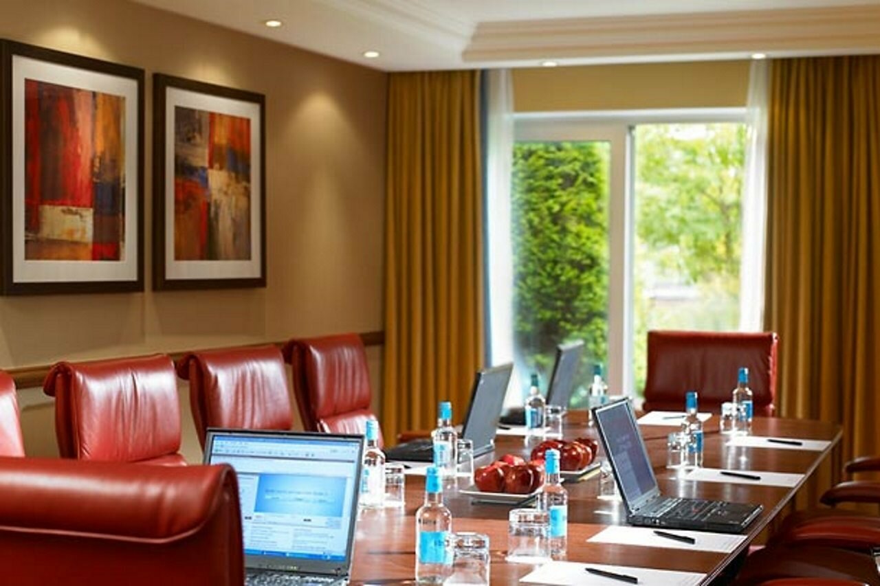 Фото Delta Hotels by Marriott Heathrow Windsor