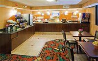 Фото Holiday Inn Express Fairfax - Arlington Boulevard, an Ihg Hotel