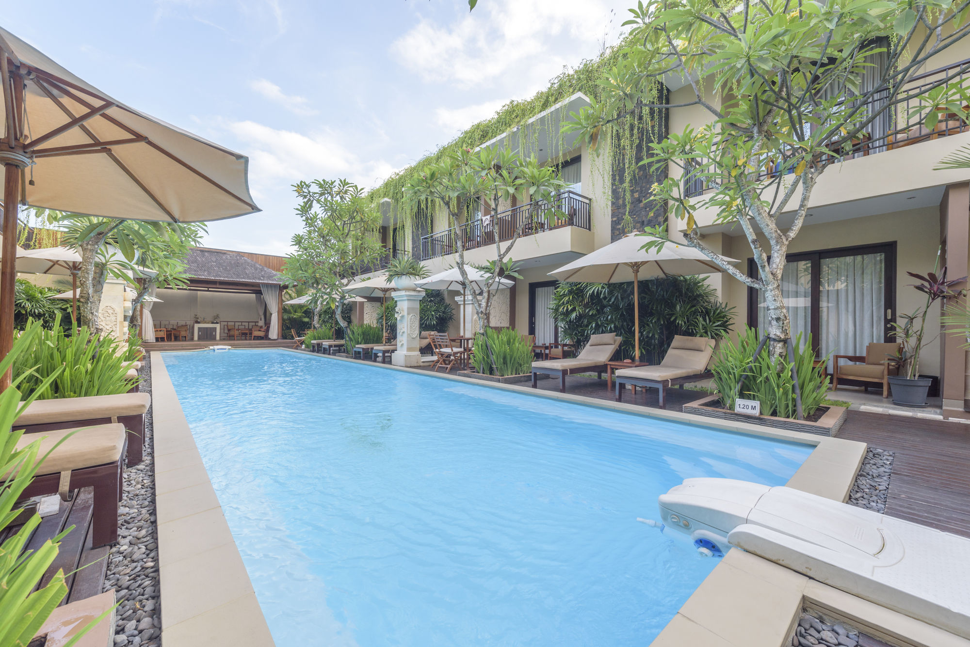 Фото D'Penjor Seminyak Hotel