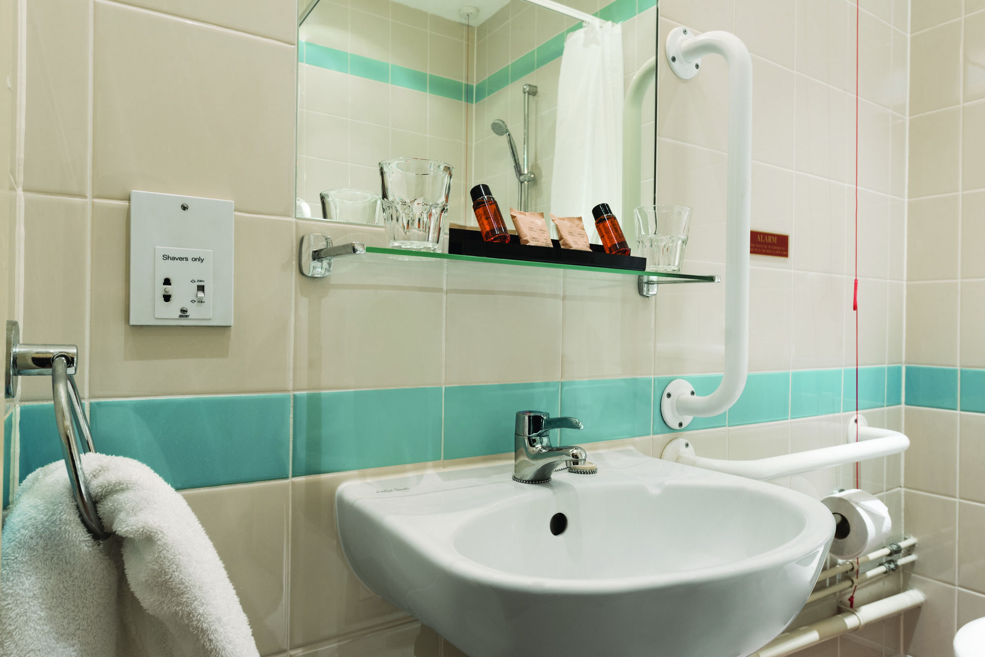 Фото Ramada by Wyndham Loughborough Hotel