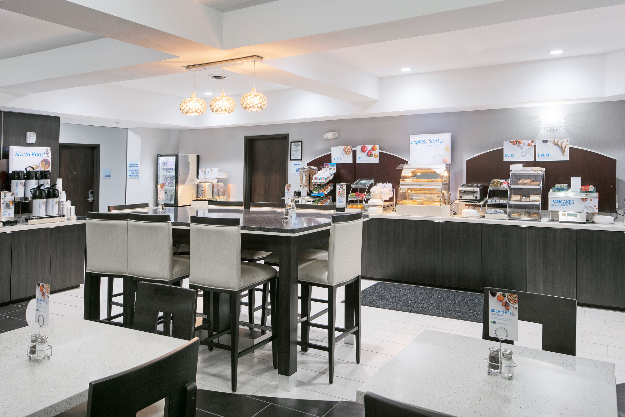 Фото Holiday Inn Express & Suites Houston North - Iah Area, an Ihg Hotel