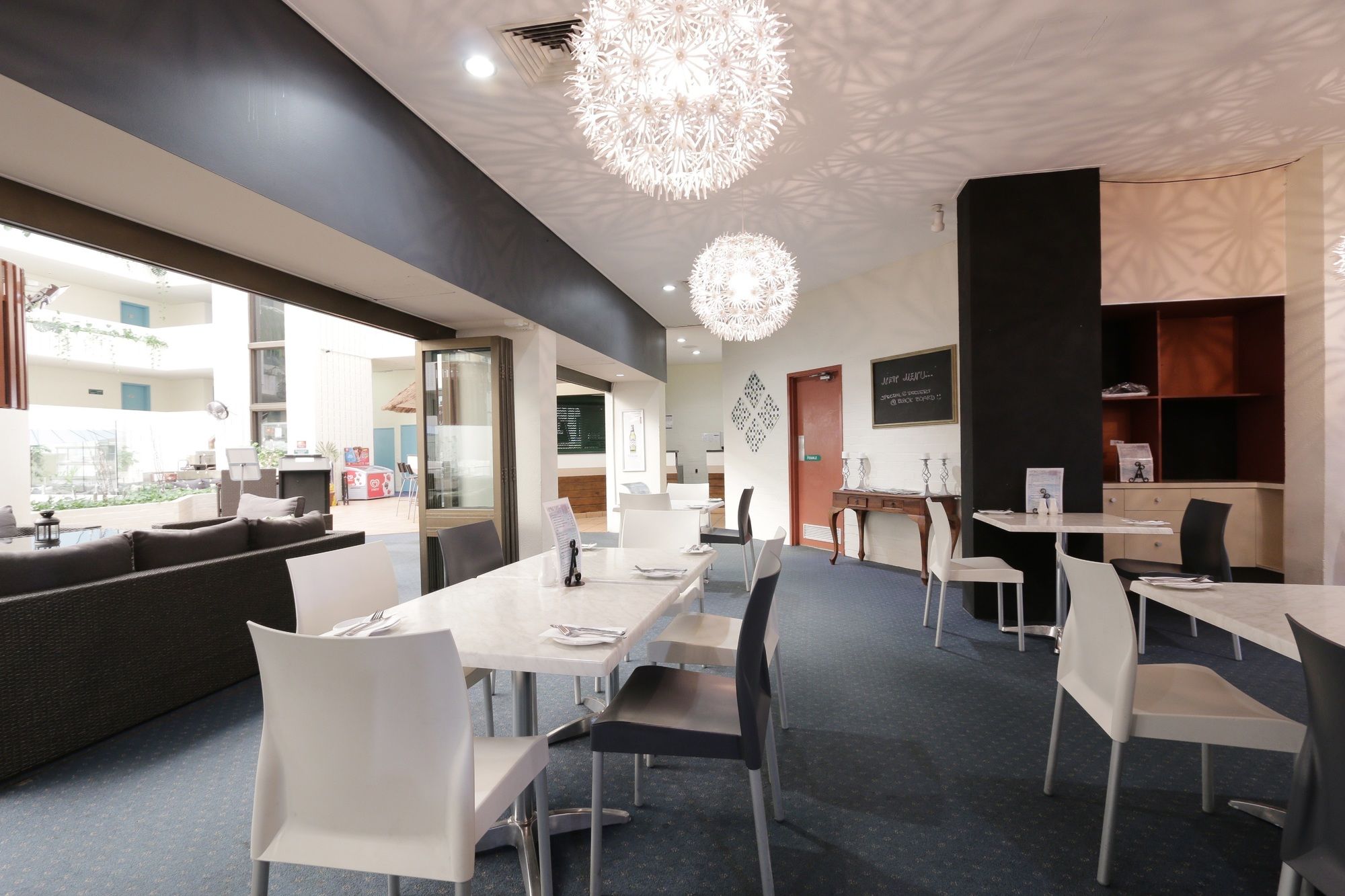 Фото Atrium Hotel Mandurah