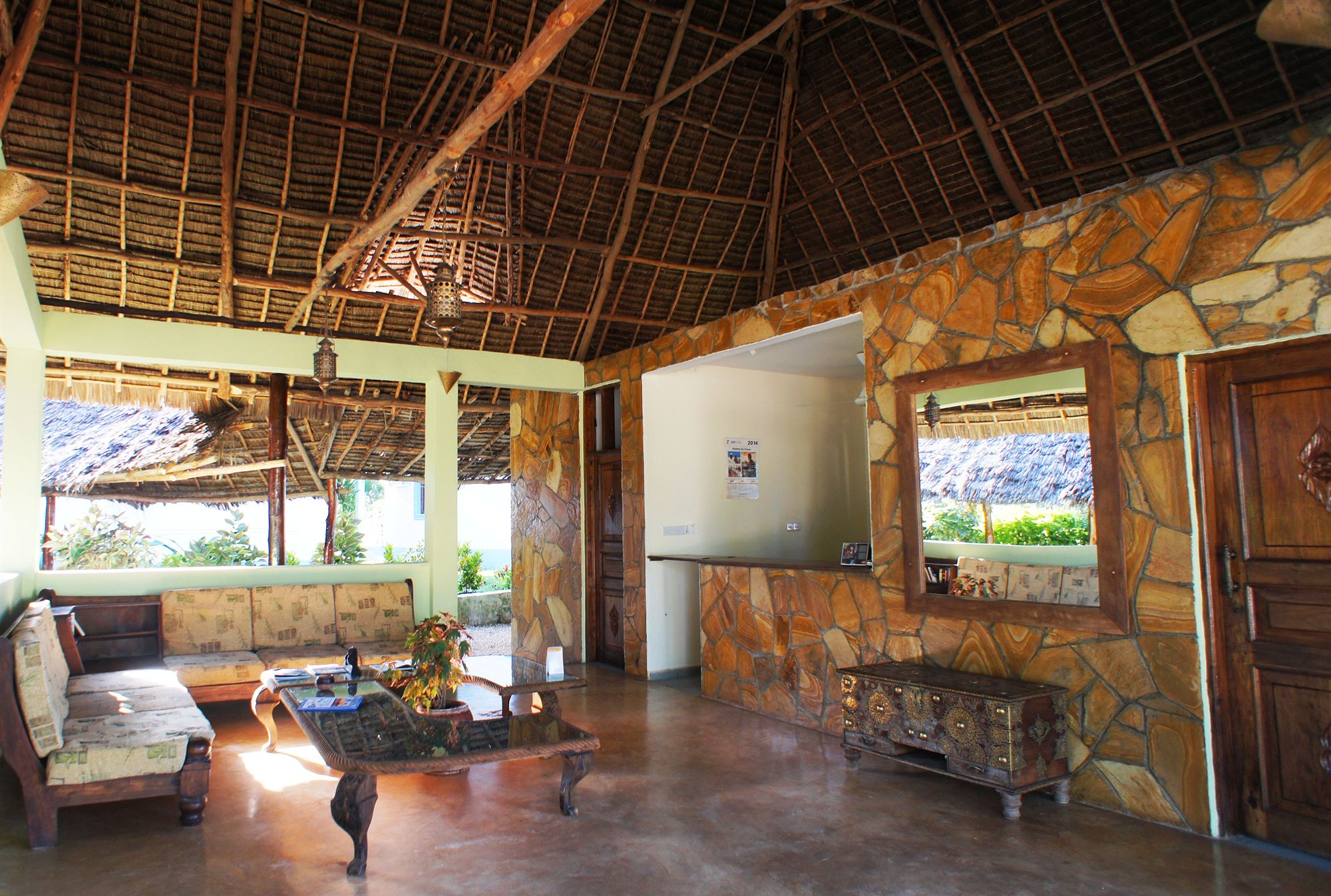 Фото Smiles Beach Hotel