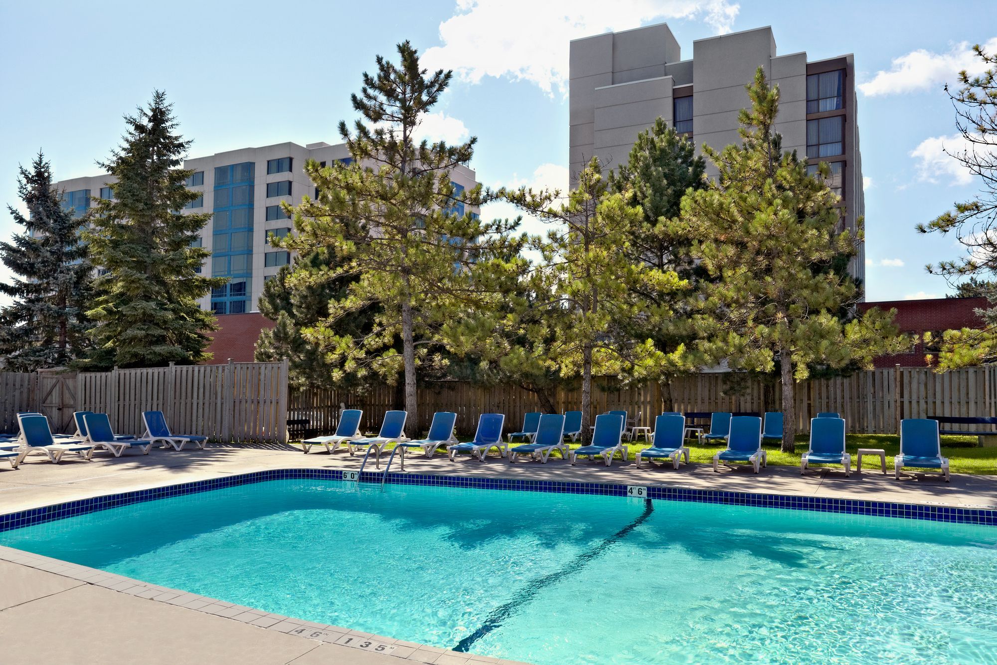 Фото Best Western Parkway Hotel Toronto North