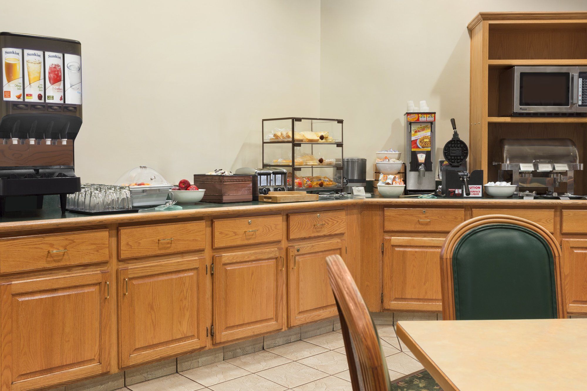 Фото Country Inn & Suites by Radisson, Salina, Ks